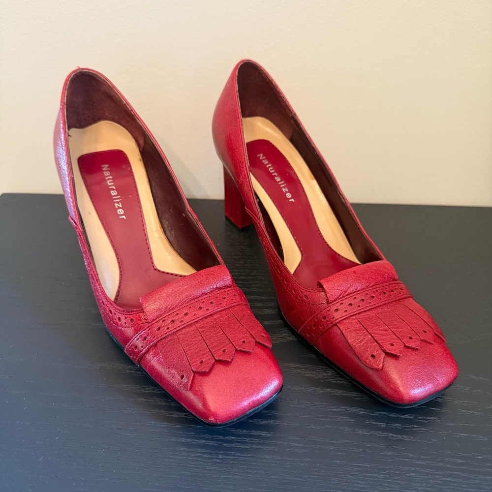 Stunning Red Naturalizer Heel Vintage Leather Pumps, size 5 B